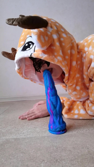 SweetWetElla: Horny big ass fawn craves a huge dragon cock. - SweetWetElla