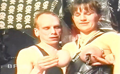 Hardcore slave sex: Slaaf melken