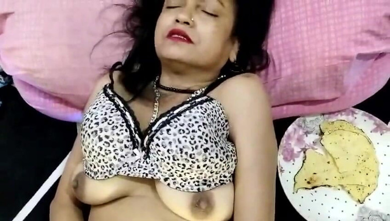 Anar Kali: Sexy dame vingert haar seksuele delen sigaret bloedhete kut