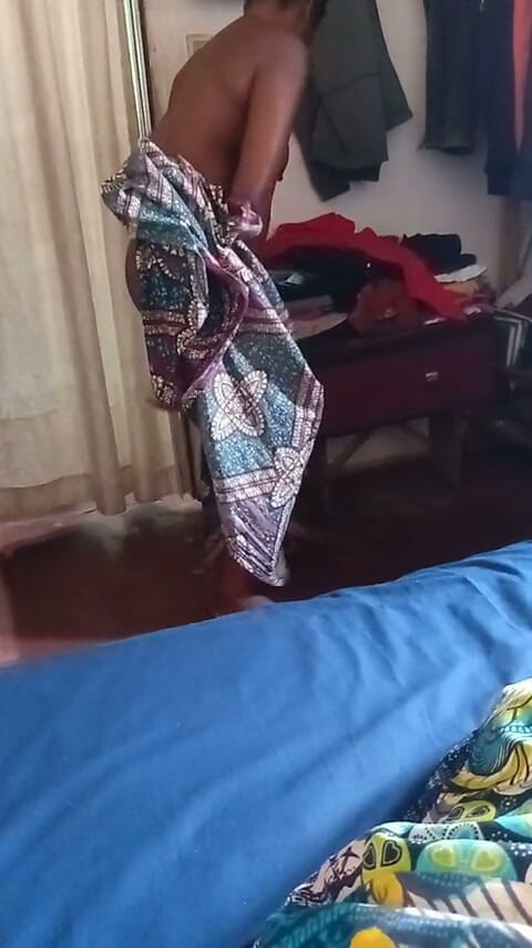 Dericky22: Modelo Africana Fazendo Ensaio Proibido Em Casa