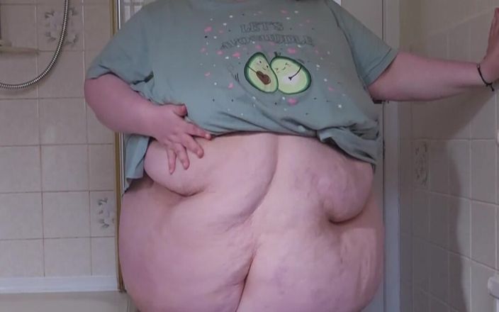 SSBBWLadyBrads: Jogo da barriga no banheiro com deusa da SSBBW