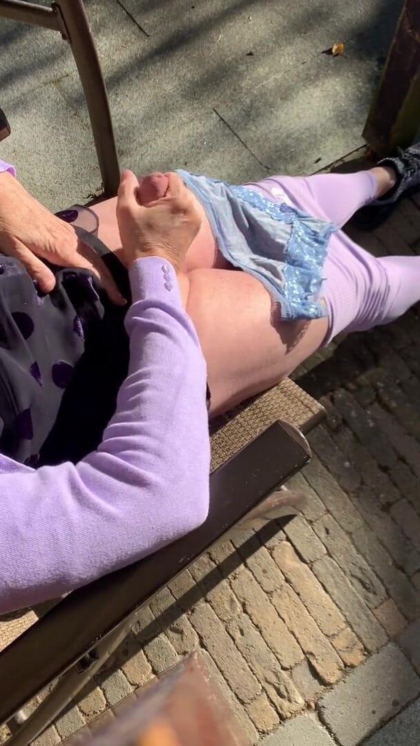 Louise: Purple leggings cum