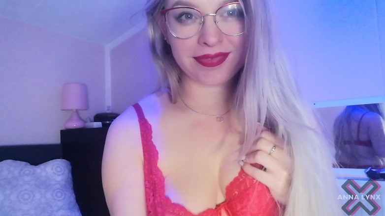 Anna Lynx: Neuer vibrator erster Versuch und rote strümpfe