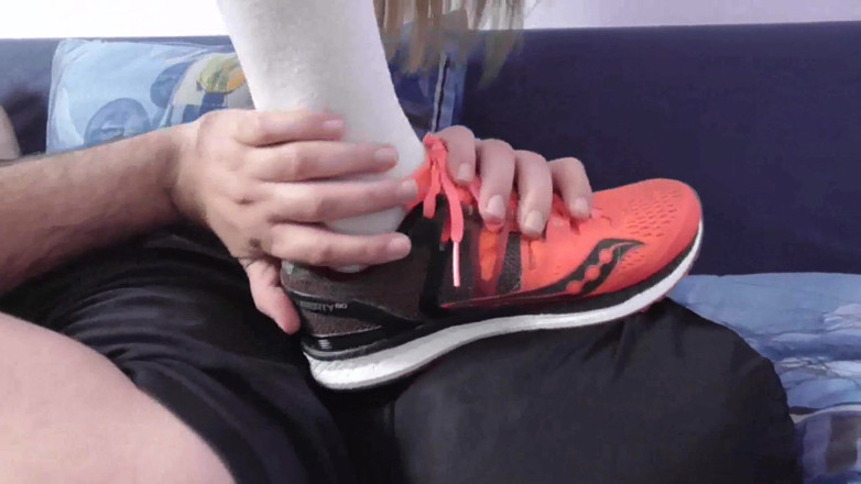 Foot Girls: Шкарпетки пахнуть для моєї рабині ніг