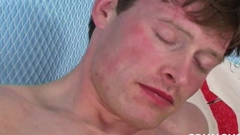 Crunch Boy: Latino Twink Fuckin Barebac with Friend