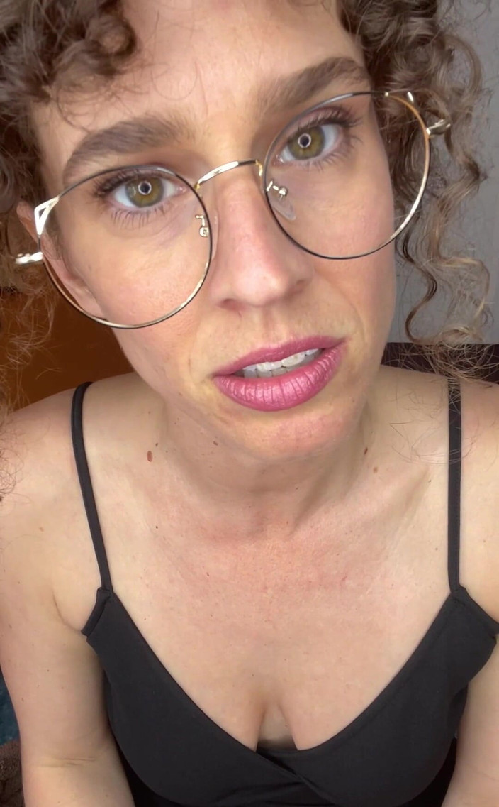 VibeWithMommy: बड़ा लंड अपमान।