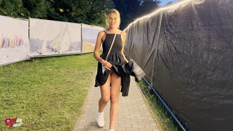 Miley Weasel: Blond dziwka odciągnięta na festiwal folkowy i uprawiana seks w...