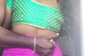 Funny couple porn studio: Тамильская половина Сари обнимает эротично