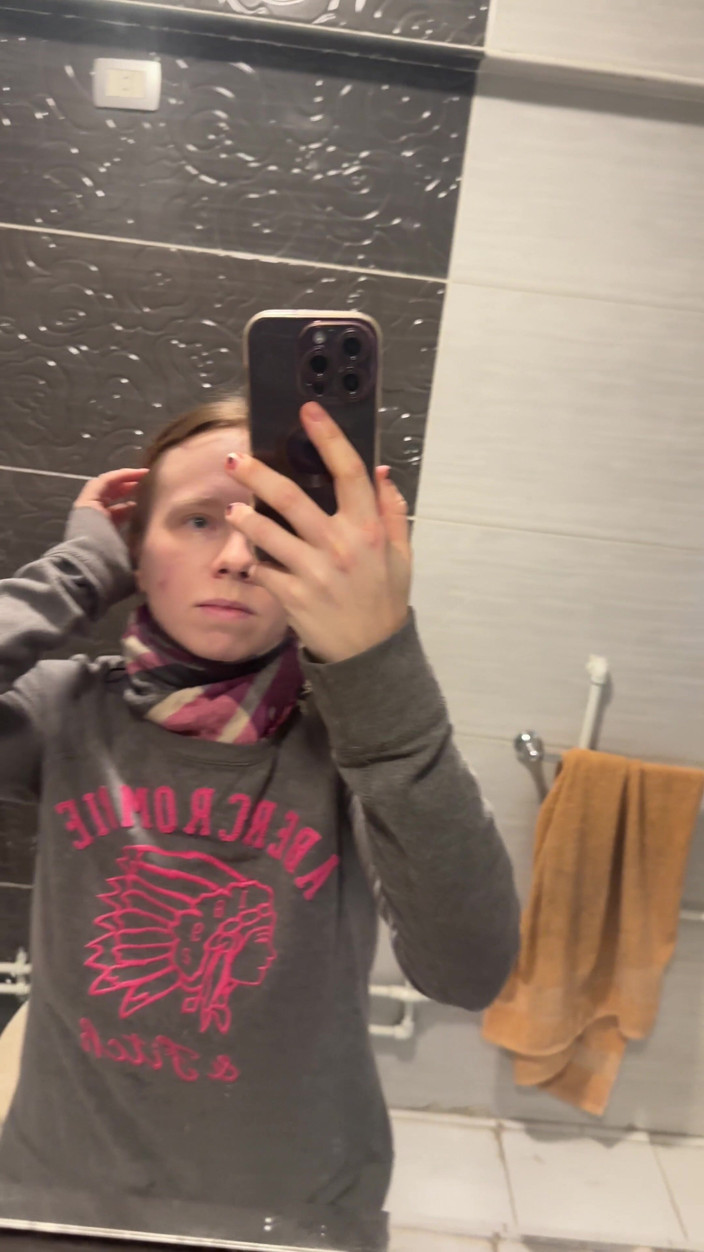 SweetLucy96: Razor Slides Into My Pussy