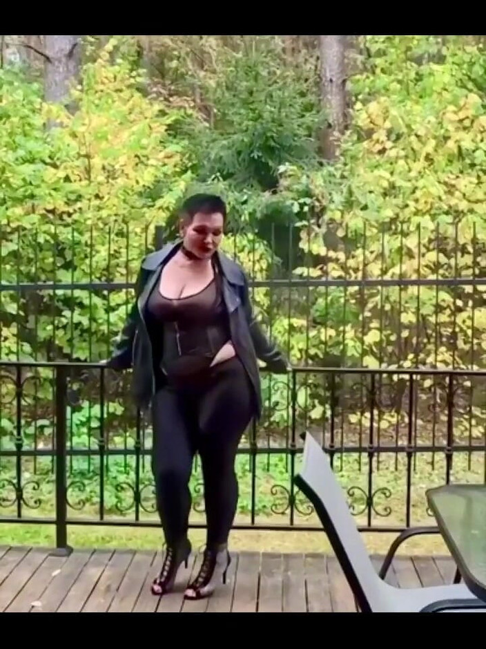KarmenMilf: जल्द ही एक नया वीडियो जारी किया जाएगा