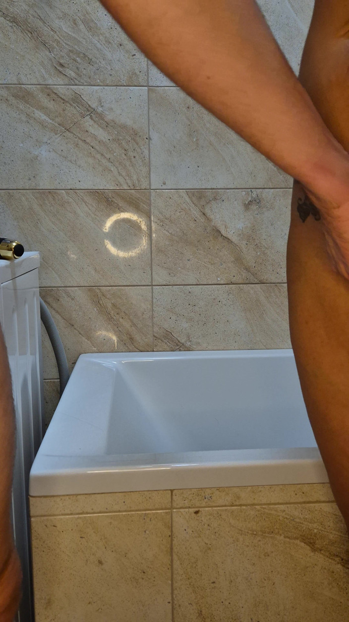 SFHarcerska: Развлечение в ванной, трах пальцами со взбитыми сливками, глубокая глотка