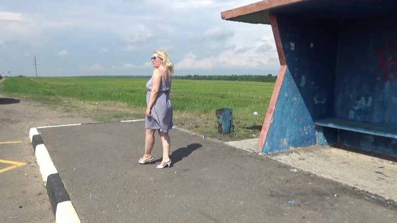 Lady Rose pee pee: Golden Rain 76 - Pee on Bus Stop