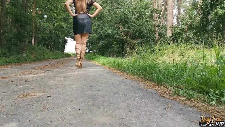 Goddess Lena: Camminare con i tacchi di una dea
