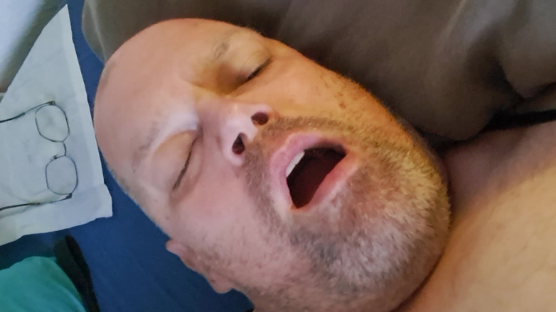 Fickspecht: The Slut Gives Cum for the Condom