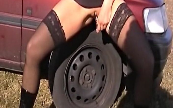 German Amateur Videos: Tonton aksi nakal gadis remaja jerman yang lagi asik mainin...