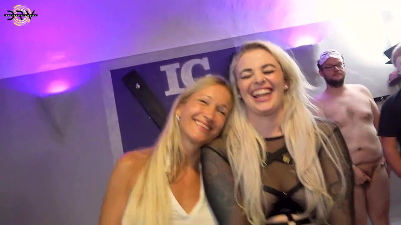 Creampie Clinic: Bareback preñando rubias cumsluts