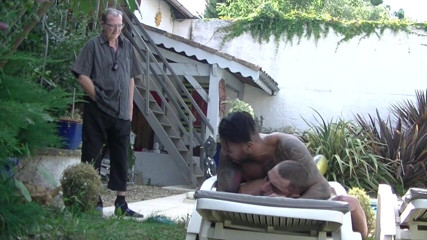 FRENCH HOLES CREAMPIED: Нік Псіас відтрахав без презерватива в гардині Віктора Рома