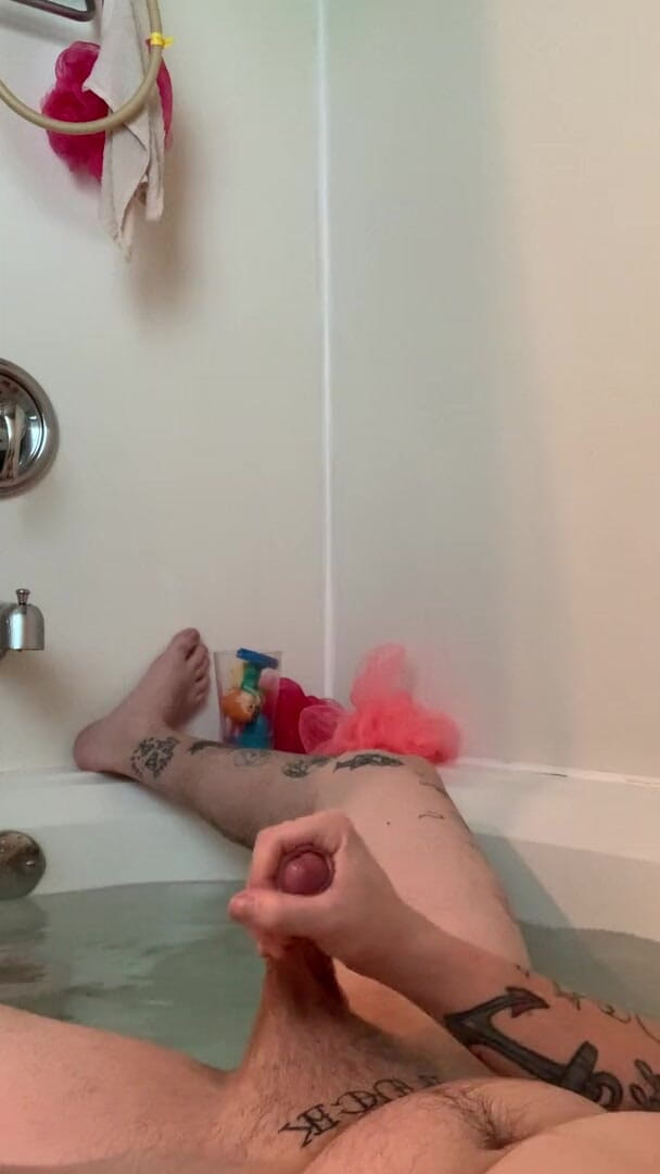 Ryan Thomas: Big cock shoots thick load