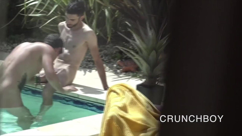 Bareback porn made in France: Пасивний віддає свою дупу своєму прямому приятелеві