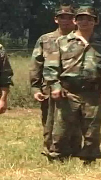 Açık havada 2 askeri tarafından sikiliyor