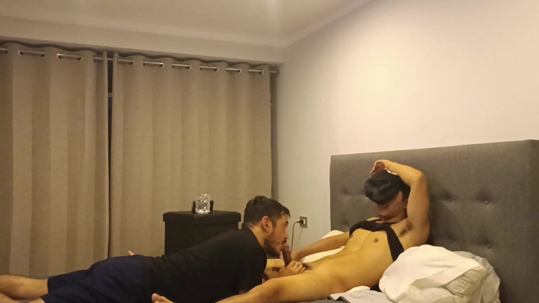 Bare skin man: Dietro le quinte, telecamera nell'armadio
