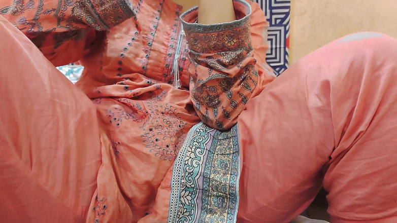 Sairaxsaim: 나는 바지를 설득하려고 했지만 그녀는 오늘 동의하지 않았다.