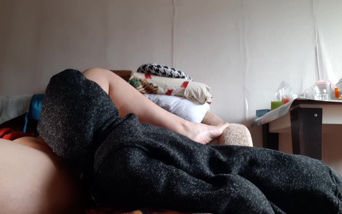 Lesbian-candys: Kiedy mój chłopak poszedł wziąć prysznic, jego macocha uwiodła mnie...