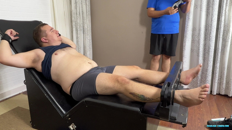 Ticklish Chubs: Pup Carlos nauczył się kilku rzeczy