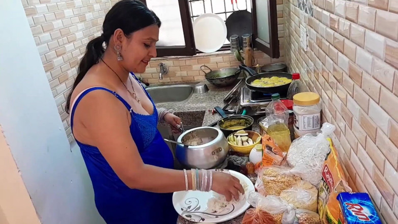 Desi chudai hub: Cozinhando sexo profundamente garganta a buceta