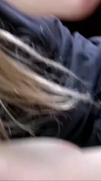 Blonde loszka w kabaretce zostaje ostro wyruchana