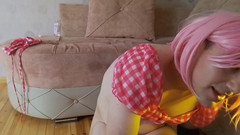 Kitty_Cross: Splendida sissy sdraiata sulla coperta da picnic in giardino