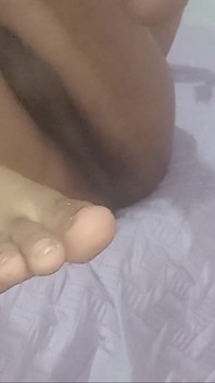私の足はあなたのために開かれています