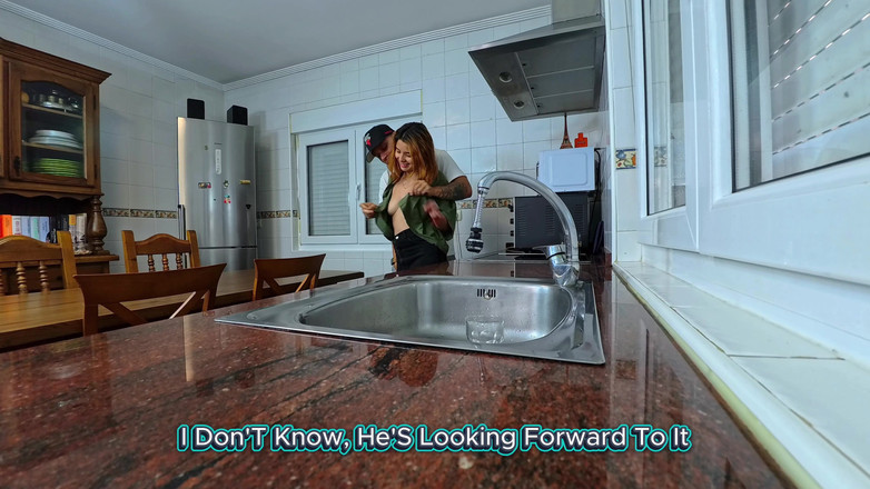 Labestiaylabella: Iubitul meu mă invită la cină în schimbul unui sex în bucătărie