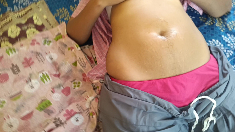 Ilakkiya: Nữ sinh viên nóng bỏng