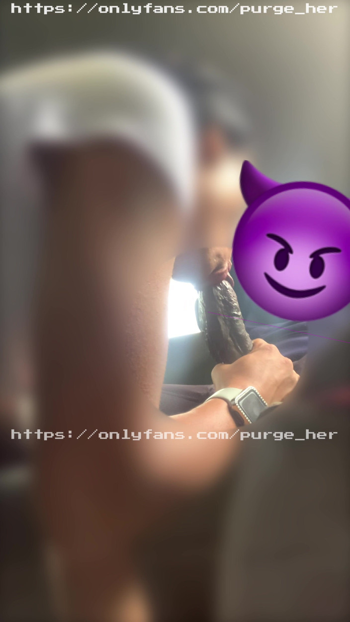 Purge_her: 목구멍에 존나게 사정하는 겸둥이 큰 입술