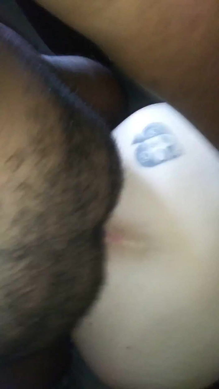 Anal_Angi_Rose: Une grosse salope se réveille pour une tête et une...