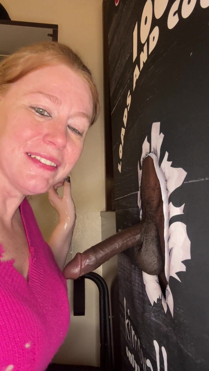 Phantom Strokes Room: Kim si cewek seksi rambut merah lagi asik telan sperma...