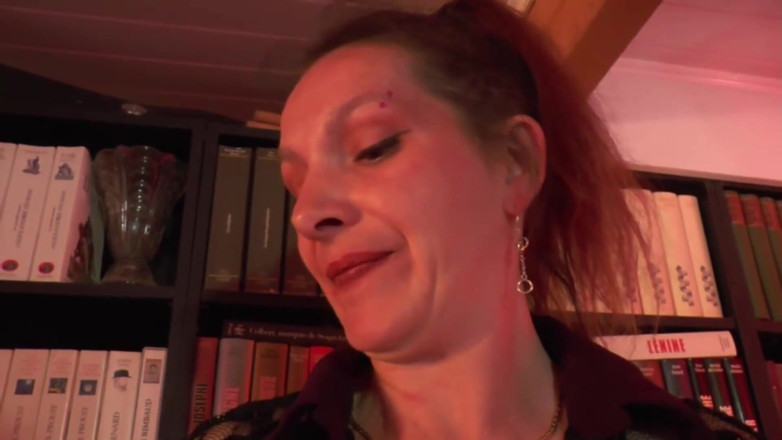 BDSM and co: Stăpâna Flo a luat În afară aceste două supuse cu mâinile...