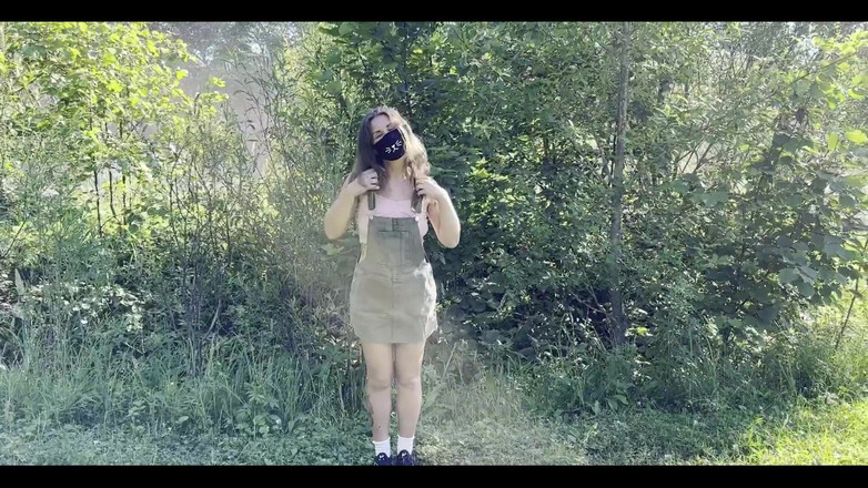 Juli Smith Meow: Açık havada seksi yürüyüş