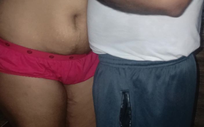 Pushpa studio: 继妹和她的继兄一起享受浴室性爱
