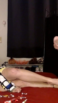 Pagliaccio lesbico con strapon cosplay palloncini tette che rimbalzano orgasmo