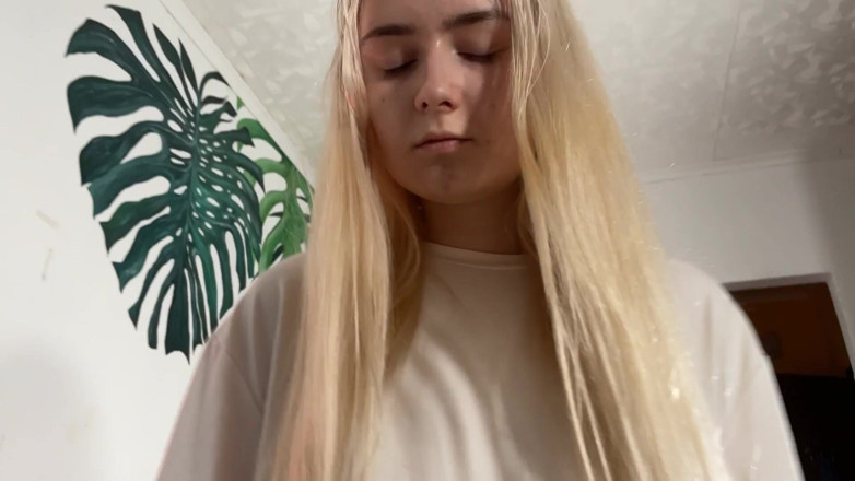 LoveHomePorn: Namorada loira me dando um bom boquete antes de ir...