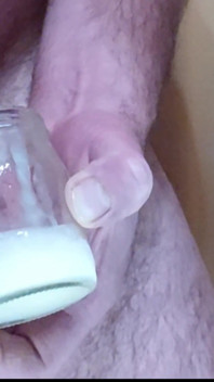 Cicci77 Después de haber masturbado a Pedro durante casi dos horas llegar al orgasmo para producir mucho y mucho esperma para la colección,
