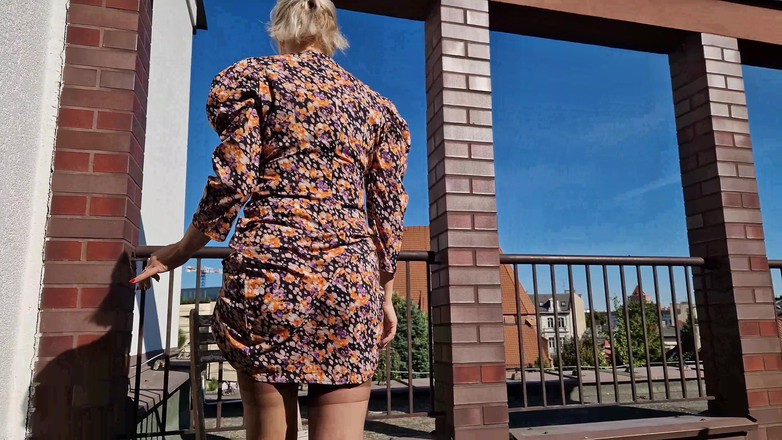 Wanilianna: Çatıdaki cam anal dildo - bölüm 1