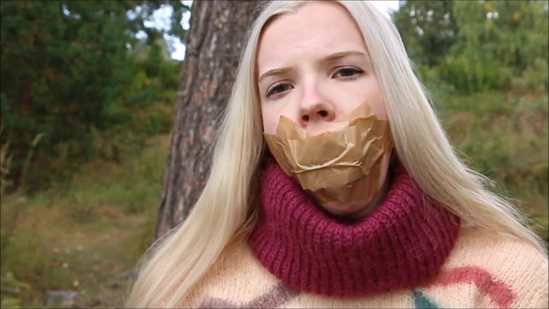 Selfgags classic: Чувственно себе заткнули рот кляпом
