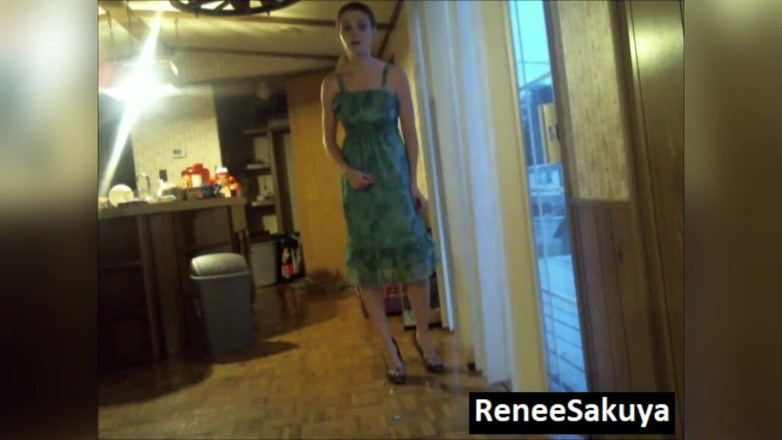 Renee Sakuya: 妻は夫のトムがソファの上でワッキングしているのをキャッチ