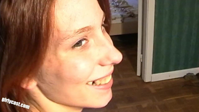 Girlycast: Natasha - sexo a três com gozada interna