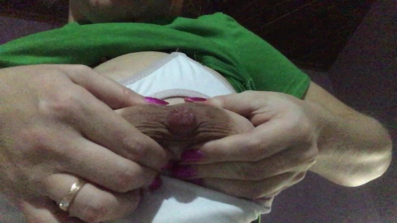Risky Hairy Couple: Mes gros seins gorgés de lait et ma serviette de...