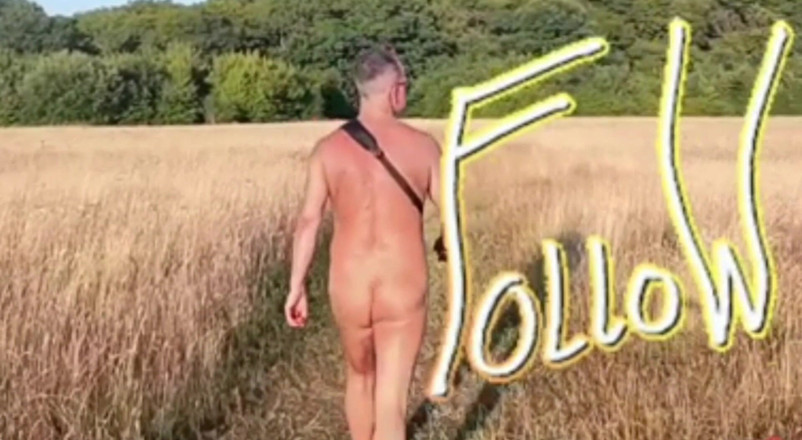 MaleModel: Plimbare publică în pielea goală
