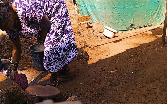 Harder299: Köylü üvey annem beni seks yapmak için banyoya davet etti. Hintli...